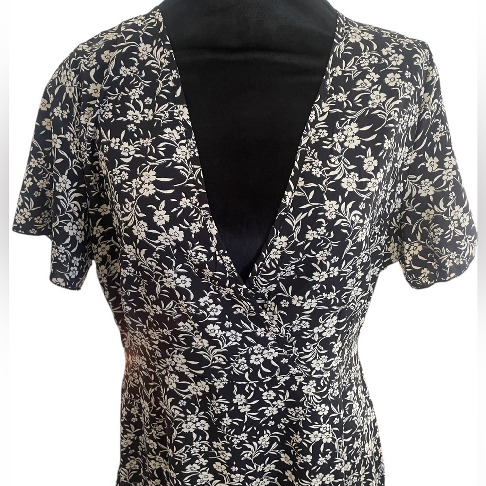 Black and White floral Ruffled Mini Dress, Large, New - Picture 5 of 10